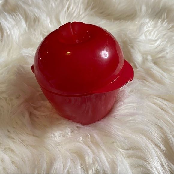 TUPPERWARE Apple Keeper Container - Picture 1 of 4